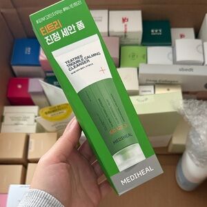 Teatree Trouble Calming Cleanser — Green